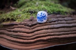Δαχτυλίδι βάσης ξύλινο εκρού, μπλε λουλούδια, κρακελέ