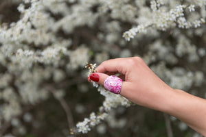 Δαχτυλίδι βάσης ξύλινο, ροζ λουλούδια